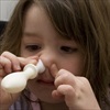 Thổi bóng bay bằng mũi giúp bé điều trị chảy mủ tai