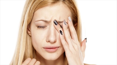 Khi nào cần dùng nước mắt nhân tạo để trị khô mắt?