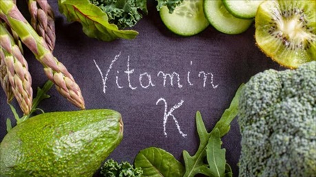 Nên ăn gì để bổ sung vitamin K, rau xanh hay thịt?
