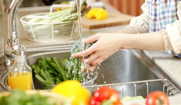Những sai lầm khi rửa rau sống mà các bà nội trợ thường mắc phải