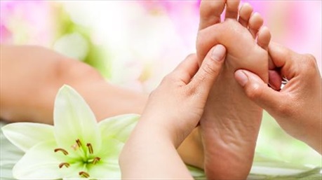 5 phút massage chân trước khi ngủ: Lợi trăm bề