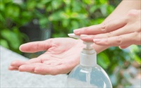 Những hậu quả nghiêm trọng do lạm dụng việc nước rửa tay khô trong mùa dịch COVID-19