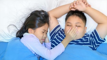 Người lớn ngủ ngáy là chuyện thường gặp, nhưng nếu trẻ em ngủ ngáy với các dấu hiệu này thì cha mẹ nhất định phải để ý