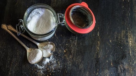 Vì sao giảm lượng muối ăn vào được xem là biện pháp tiết kiệm nhất giúp cải thiện sức khỏe?