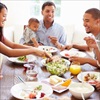 Vì sao chúng ta nên dành chút thời gian quây quần bên bữa cơm gia đình dù có bận trăm công nghìn việc?