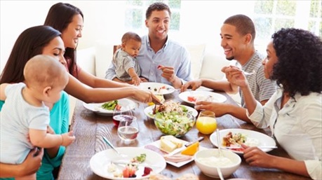 Vì sao chúng ta nên dành chút thời gian quây quần bên bữa cơm gia đình dù có bận trăm công nghìn việc?