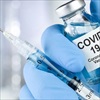 Người trên 65 tuổi có nên đăng ký tiêm chủng vaccine phòng COVID-19?
