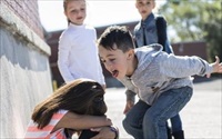 Những đứa trẻ hay bị anh chị em bắt nạt dễ mắc các vấn đề sức khỏe tinh thần và thể chất kém hơn khi lớn lên