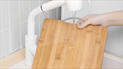 Đừng rửa thớt bằng xà phòng, đây là mẹo nhỏ để bạn rửa sạch thớt gỗ dùng lâu không bị mốc