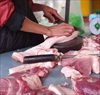 Đi chợ hãy chú ý những điểm sau đây, giúp phân biệt thịt sạch và thịt ngâm hóa chất