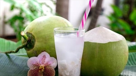 5 sai lầm nhiều người mắc khi uống nước dừa khiến lợi thành hại